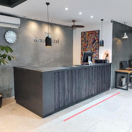 Dg Grami Hotel Paranaque City Exteriör bild