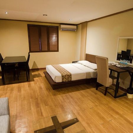 Dg Grami Hotel Paranaque City Exteriör bild