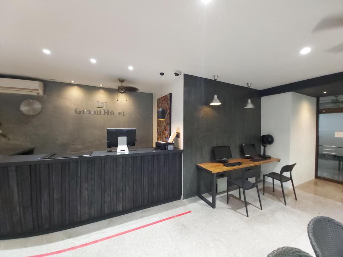 Dg Grami Hotel Paranaque City Exteriör bild
