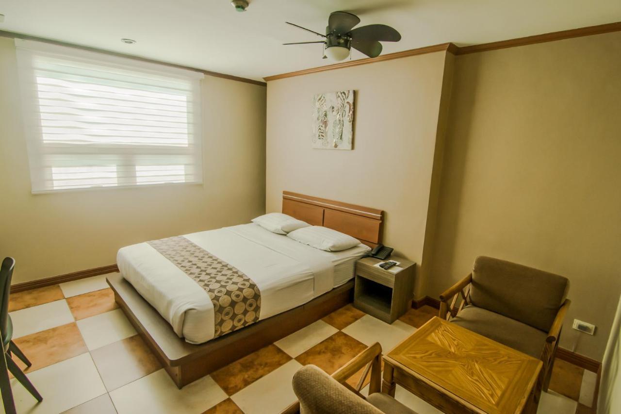 Dg Grami Hotel Paranaque City Exteriör bild