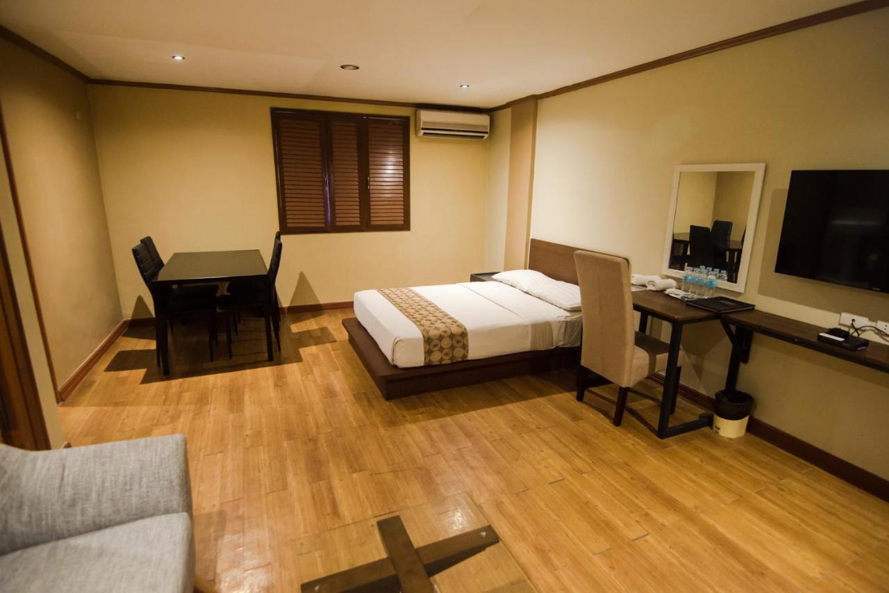 Dg Grami Hotel Paranaque City Exteriör bild