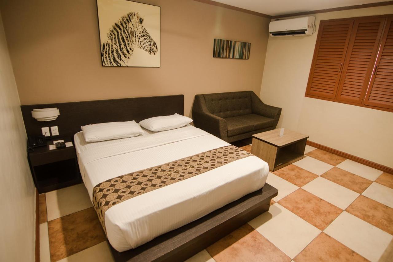 Dg Grami Hotel Paranaque City Exteriör bild