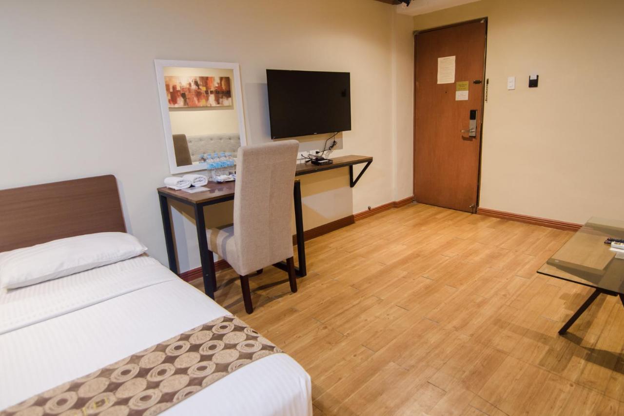 Dg Grami Hotel Paranaque City Exteriör bild