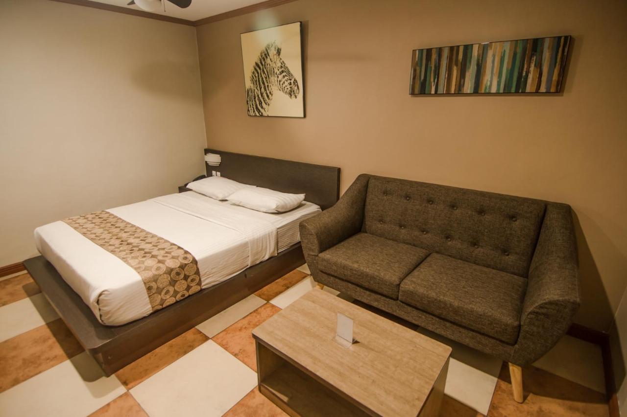Dg Grami Hotel Paranaque City Exteriör bild