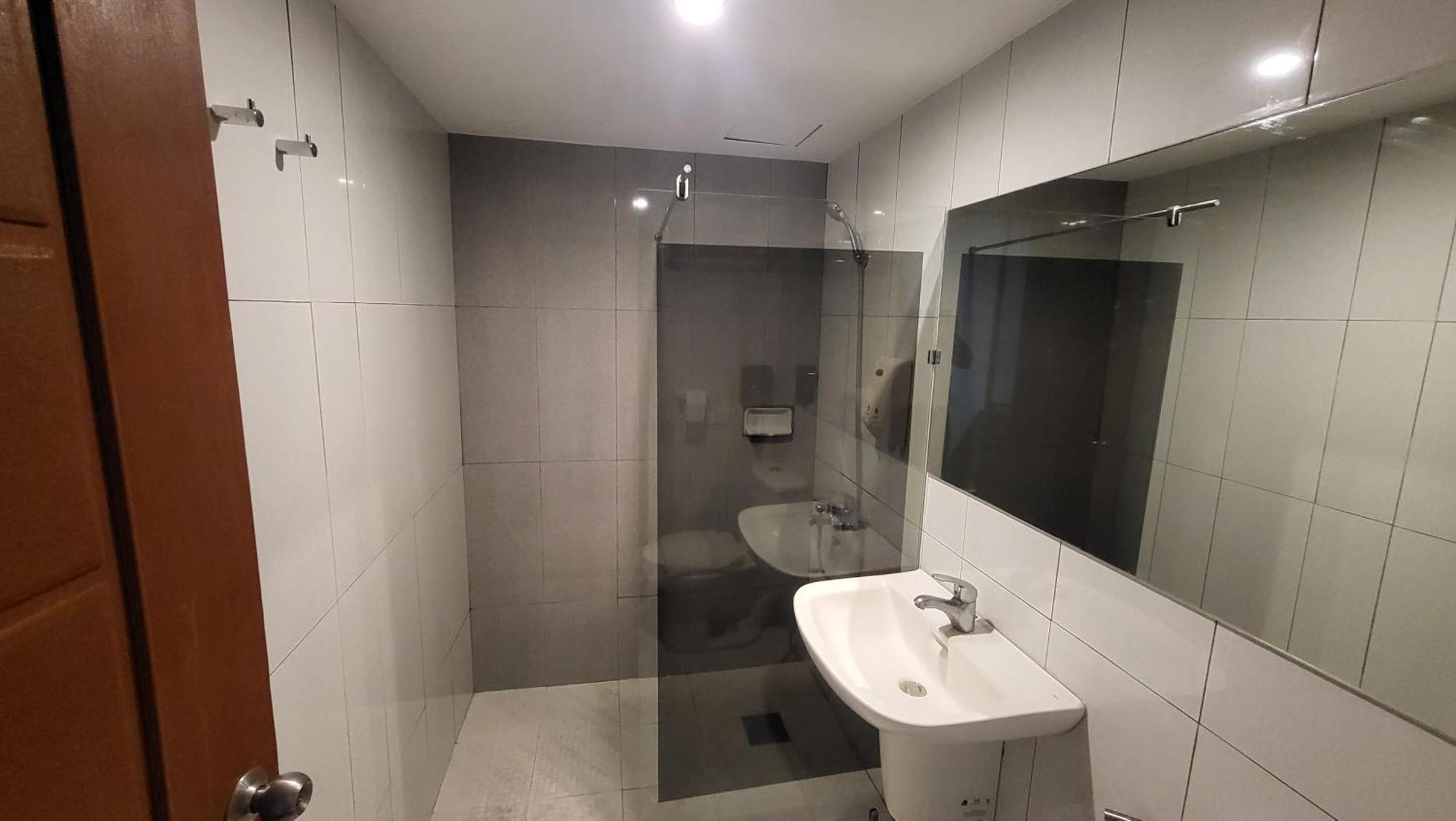 Dg Grami Hotel Paranaque City Exteriör bild