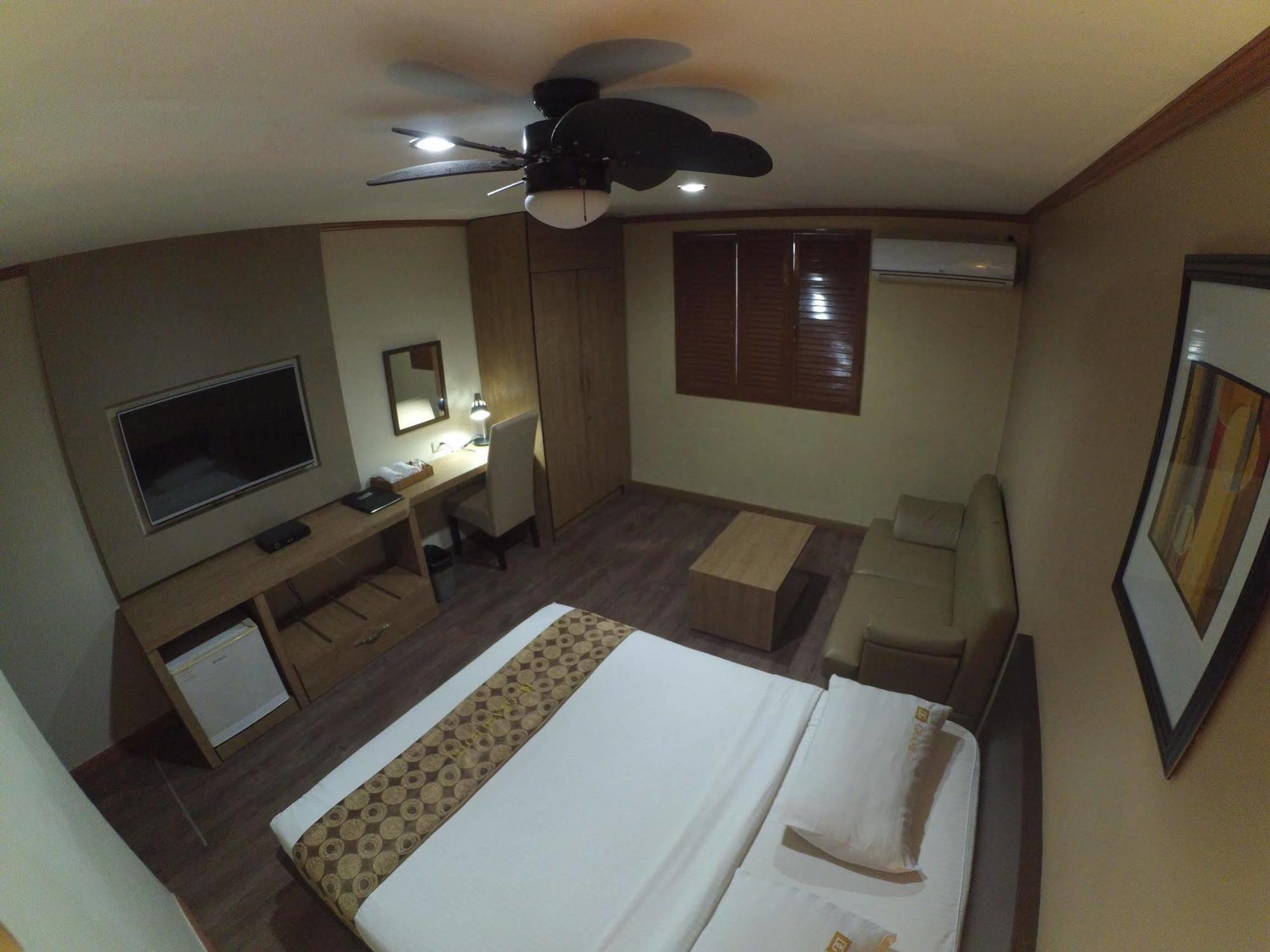 Dg Grami Hotel Paranaque City Exteriör bild