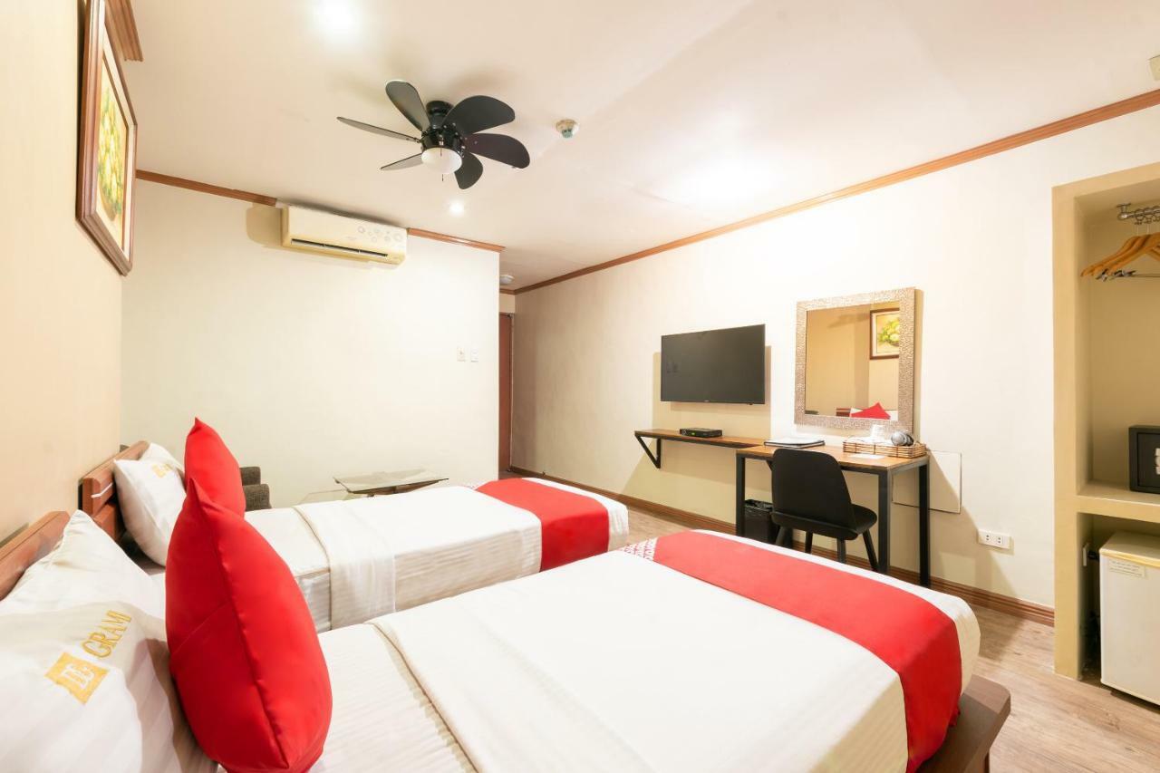 Dg Grami Hotel Paranaque City Exteriör bild